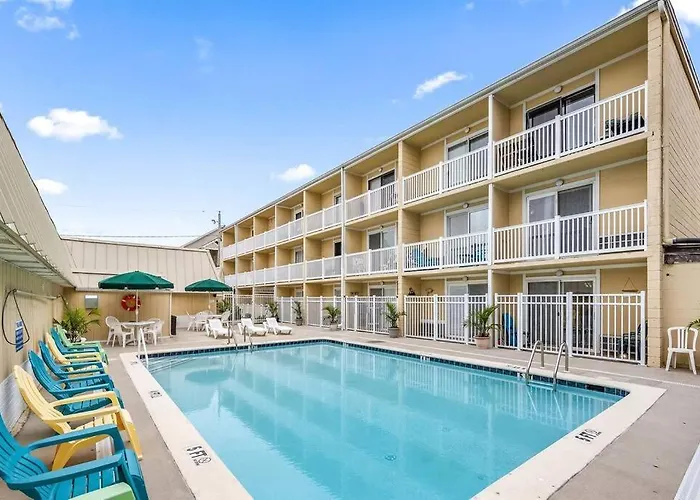 Updated Charming Studio,Steps To Beach,Outdoor Pool