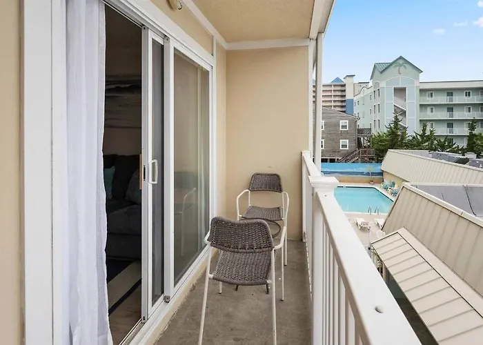 Updated Charming Studio,Steps To Beach,Outdoor Pool
