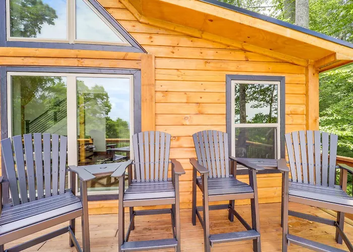 Long-Range Mountain-View Retreat, Decks & Grill