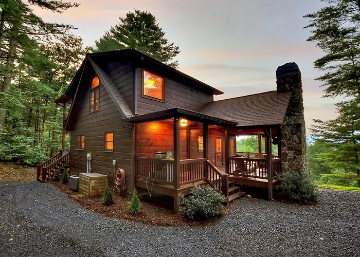 Mountain High Lodge - Mineral Bluff, Ga - Take In Sweeping Mountain Views, And Rack Up A Game Of Pool At This Lodge, Just Minute