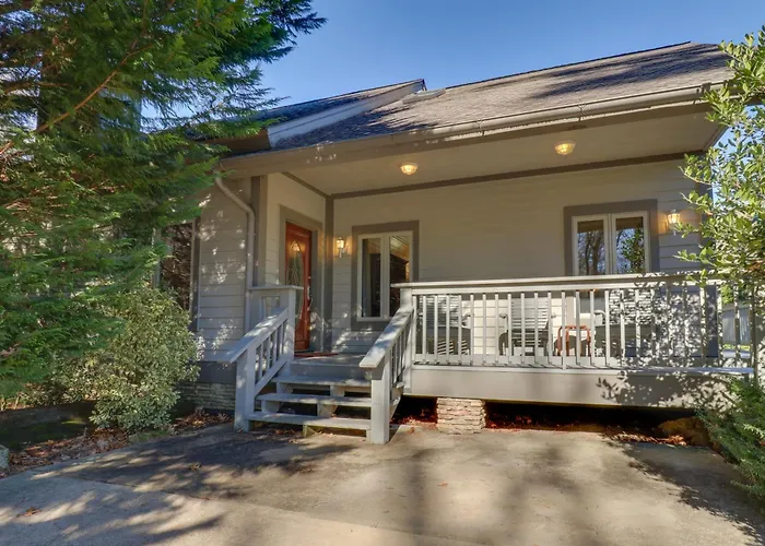 11 Mi To Ski Sapphire: 'Heaven South' Apt W/ Porch