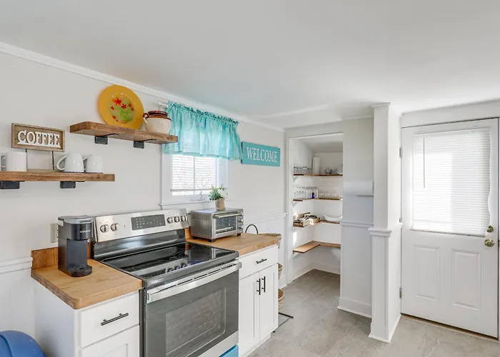 Plum Island Retreat ~ 1-Block Walk To Beach!