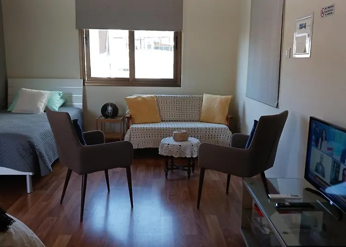 Extremely Comfy Apt With Spacious Private Terrace 10Min Walk To The Beach & In Town