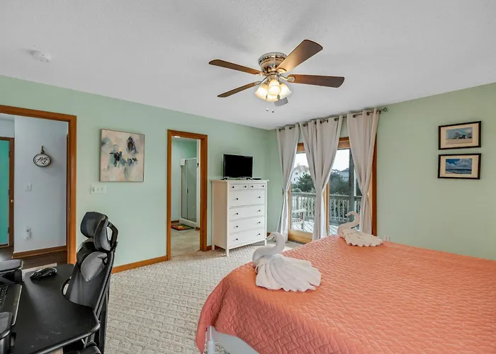 Beautiful Obx Home W, Pristine Views Cottage