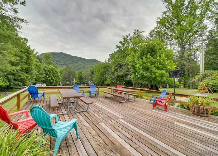 Pet-Friendly Creekside Cabin W/ Pool Access!