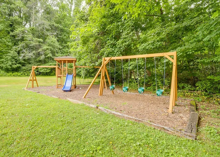 Pet-Friendly Creekside Cabin W/ Pool Access!