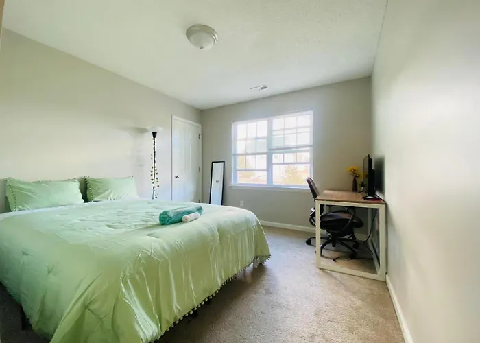 Spacious Room With Shared Bathroom