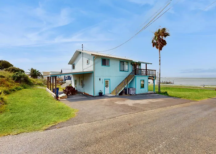 Bay Views & Beach Access: Ingleside Getaway
