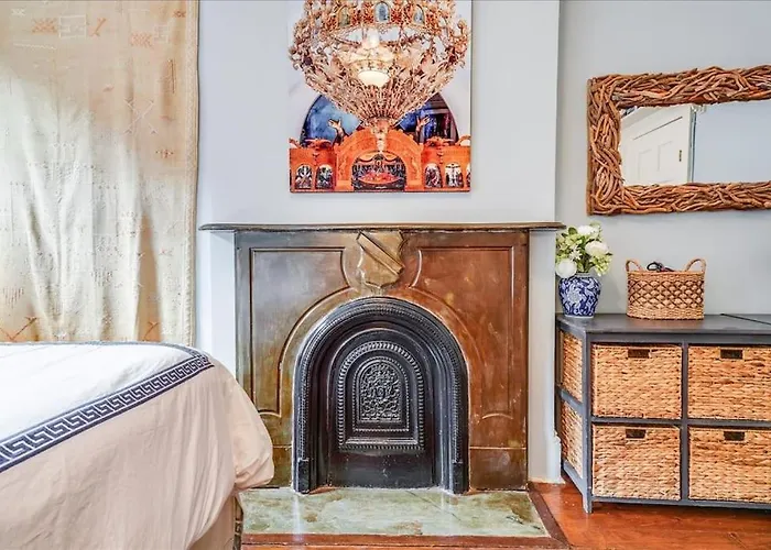 Artist Residence 3 Bedroom Brownstone