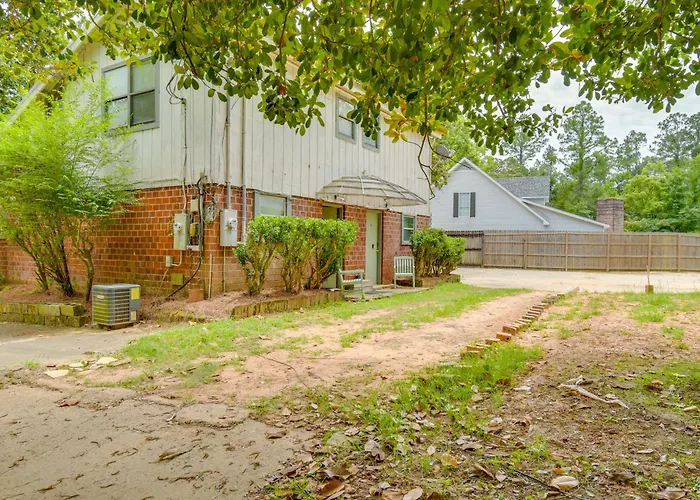 Riverfront Deck: Outdoor Retreat In Fairhope!