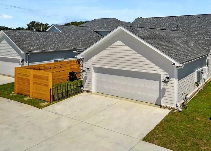 Luxury Home Walkable To The Beach