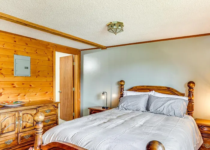 Dubois Riverfront Lodge W/ On-Site Fishing & Views
