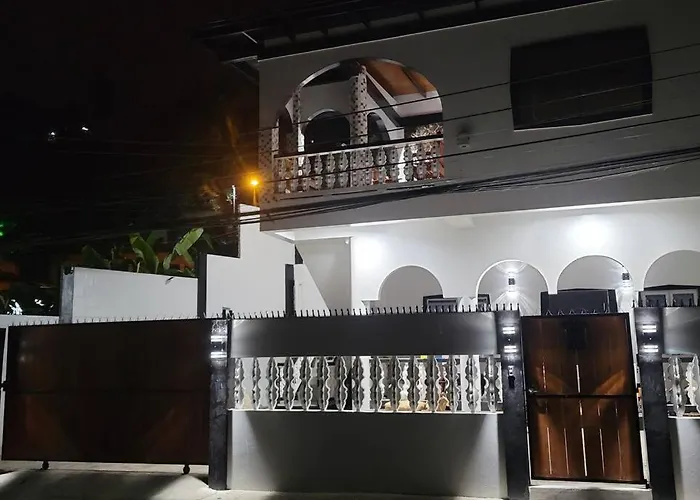 A Modern Escape"Style, Comfort, And Convenience 3 Bedroom