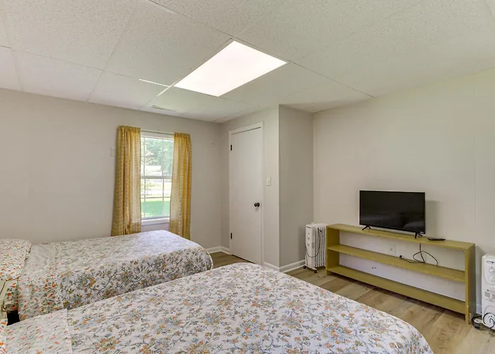 Expansive Family Home: 6 Mi To Dtwn Florence!