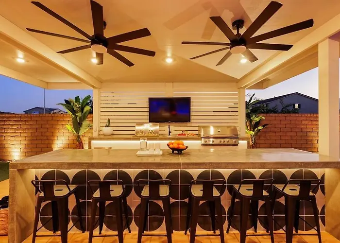 7Br Pickleball Firepit Outdoor Kitchen Game Room