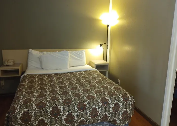 Magnuson Hotel Creston