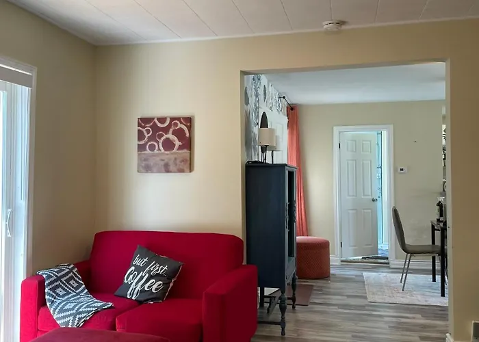 Comfortable And Convenient Apartment In Central Niagara
