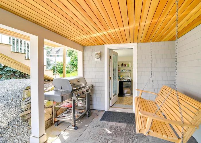 Pet-Friendly Garden Studio ~ 25 Mi To Boston!