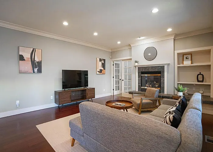 Kirkland'S Expansive Custom-Built Family Haven Near Juanita