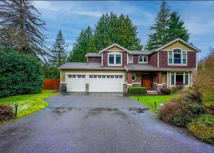 Kirkland'S Expansive Custom-Built Family Haven Near Juanita