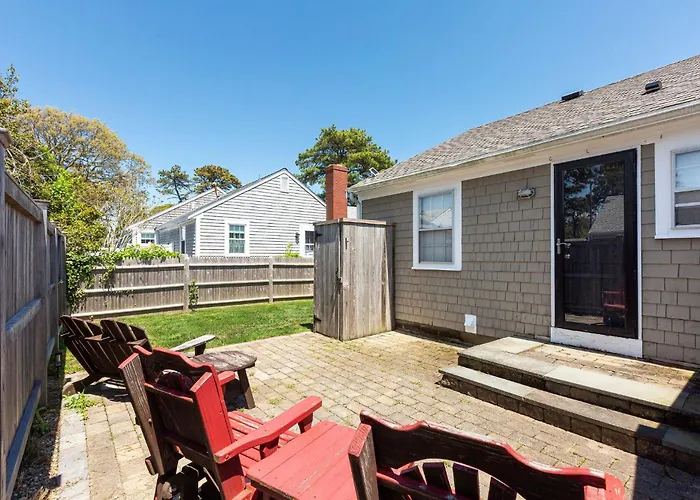 Beachside Retreat! Cozy 1-Bedroom W Private Yard