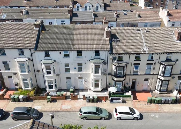 Terracotta Apartment, Free Wifi & Parking, Coastal Location