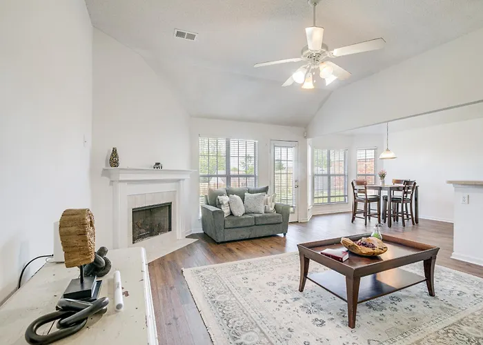 Large Backyard: Peaceful Home In Southaven!