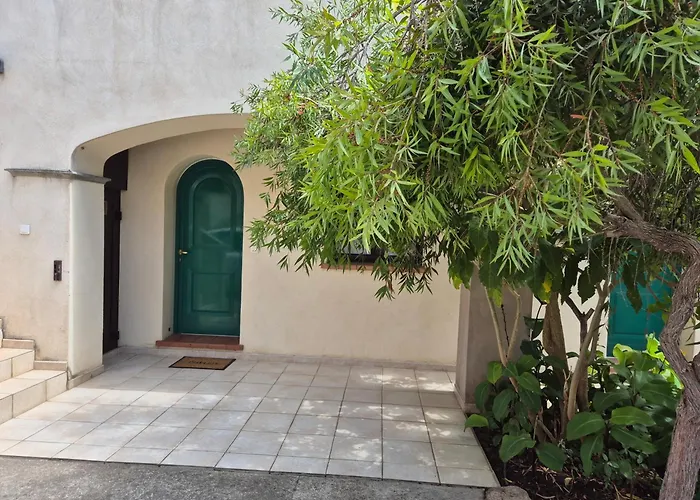 Joli Appartement Climatise Avec Terrasse A Moin 10 Minutes A Pieds De La Plage