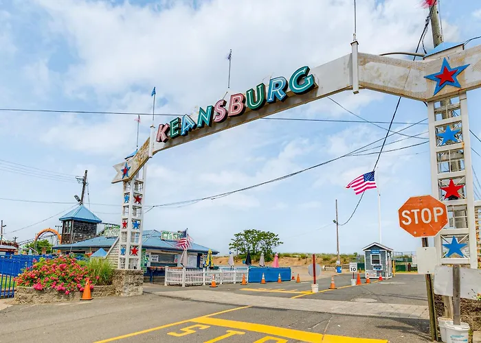 Cozy Keansburg Cottage: Walk To Beach & Boardwalk!