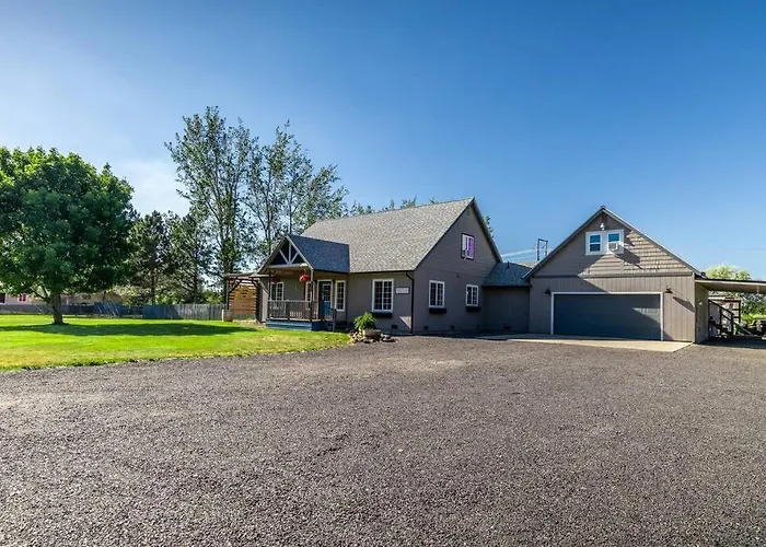 Spacious Family Home With Hot Tub