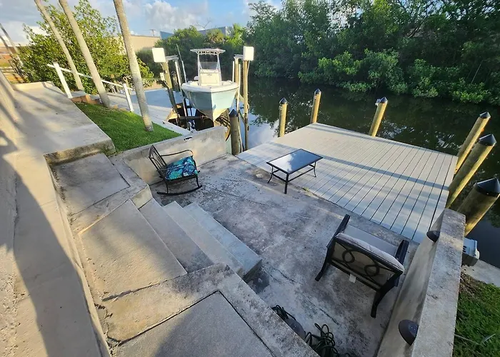 Modern Saltwater Front Home With A Private Pool