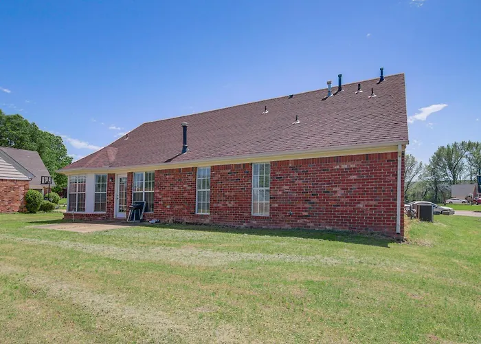 Large Backyard: Peaceful Home In Southaven!