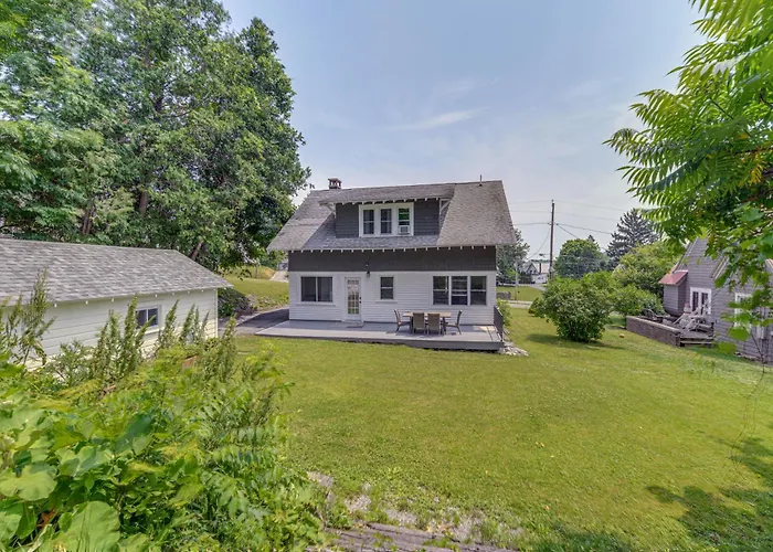 Charming Ticonderoga Home - Walk To Downtown!