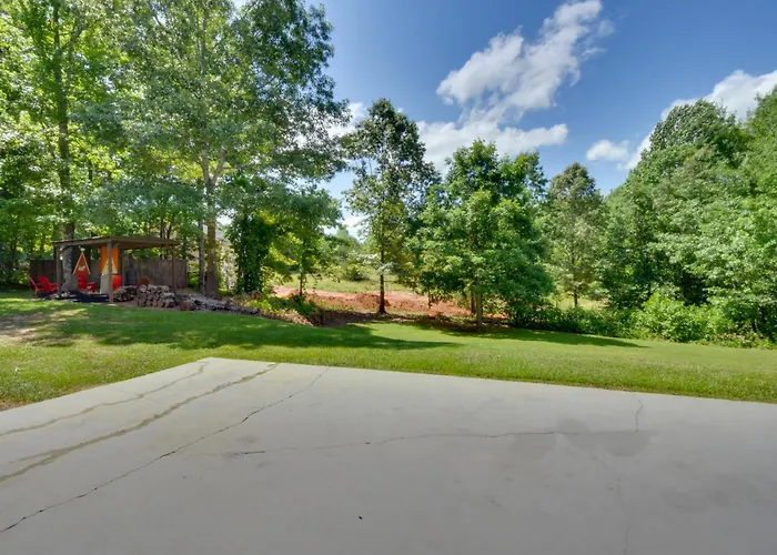 Wine Trail Apt 7 Mi To Yonah Mtn! Patio & Views