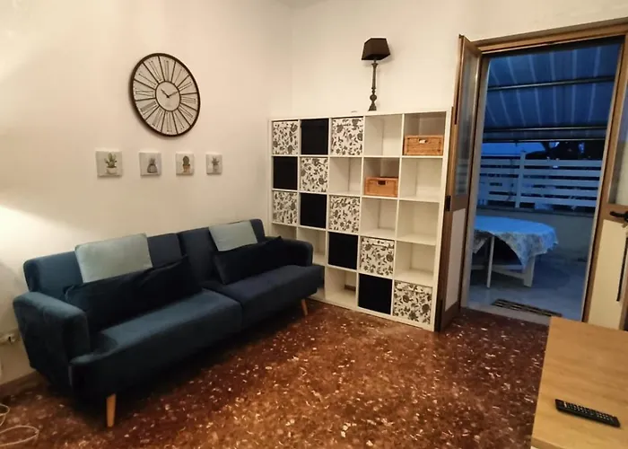 Delizioso Indipendente Fronte Mare Con Giardino