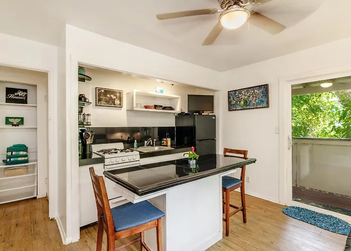 Charming Beach Apartment Your Hawaiian Getaway