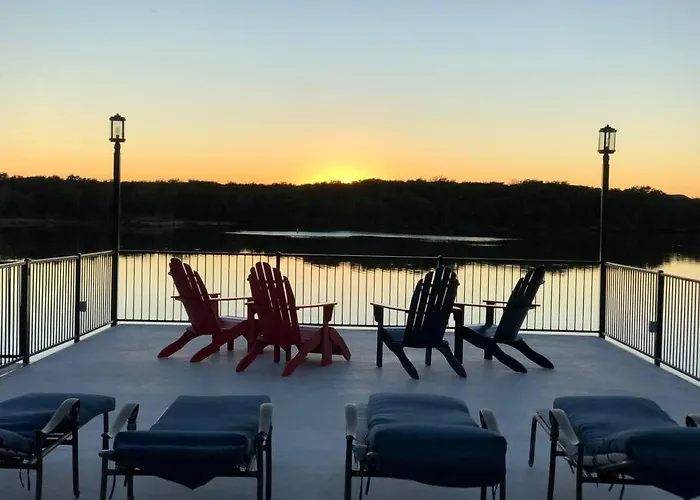 Lumu Lake House