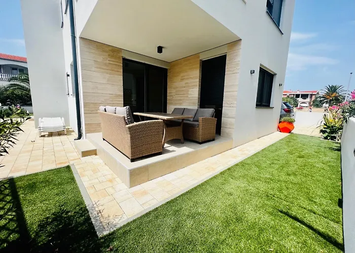 Apartments The Beach Resort Vir