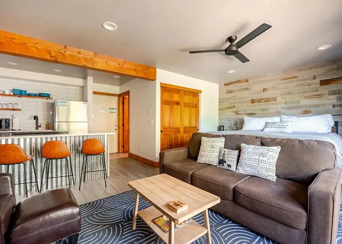 Der Steiermark: Cozy King Studio with Mountain Views