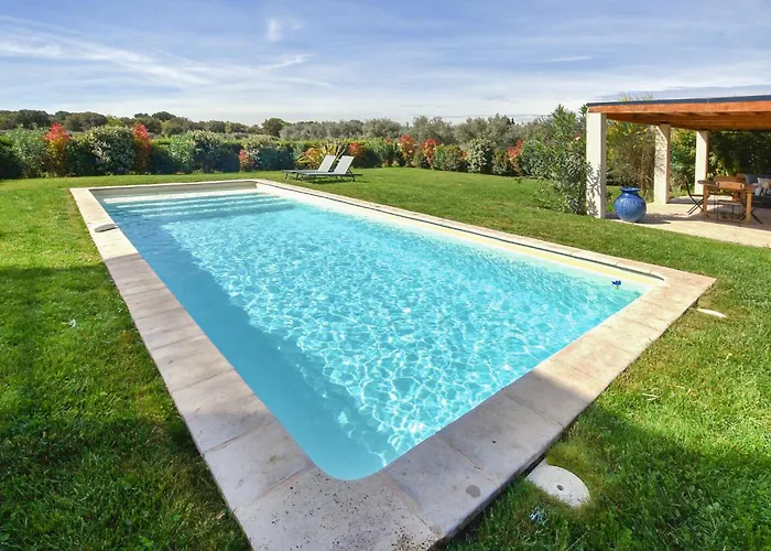 Stunning Home In Pernes-Les-Fontaines