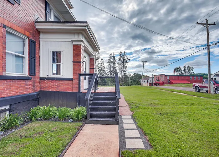 Spacious Home In Ramsay: 9 Smart Tvs + Pool Table!