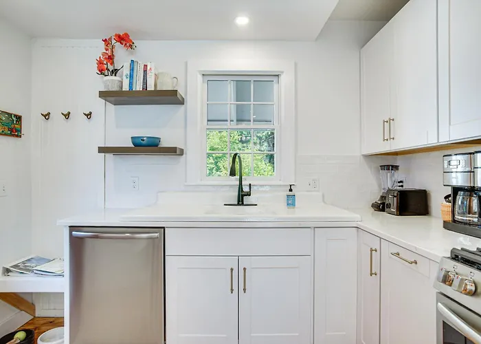 Walk To 2 Beaches! Group-Friendly Pocasset Home