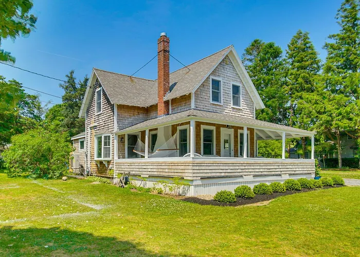 Walk To 2 Beaches! Group-Friendly Pocasset Home