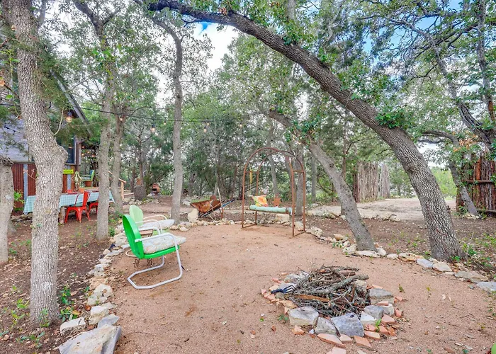 Pet-Friendly Wimberley Cabin W/ Fire Pit & Hot Tub