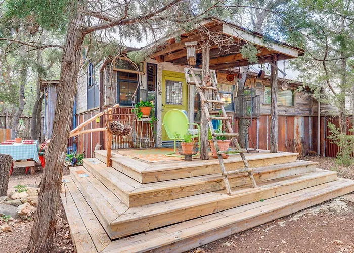Pet-Friendly Wimberley Cabin W/ Fire Pit & Hot Tub