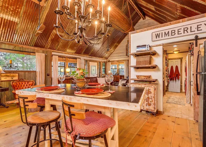 Pet-Friendly Wimberley Cabin W/ Fire Pit & Hot Tub