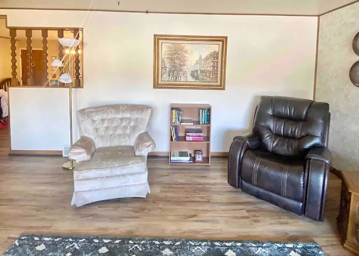 Roomy Midtown Home-Large And Central To Everything