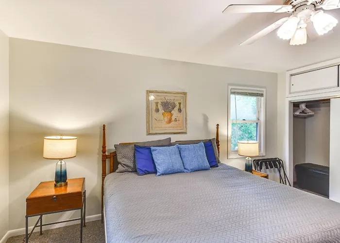 Charming Union Pier Home W/ Deck: Half-Mi To Beach