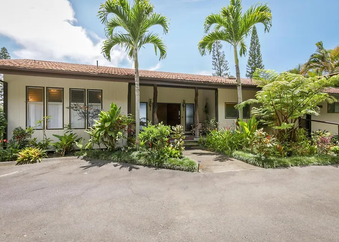 Experience Ocean Views At Hale Mauka, A Spacious 3-Bedroom Retreat In Captain Cook, Hi.