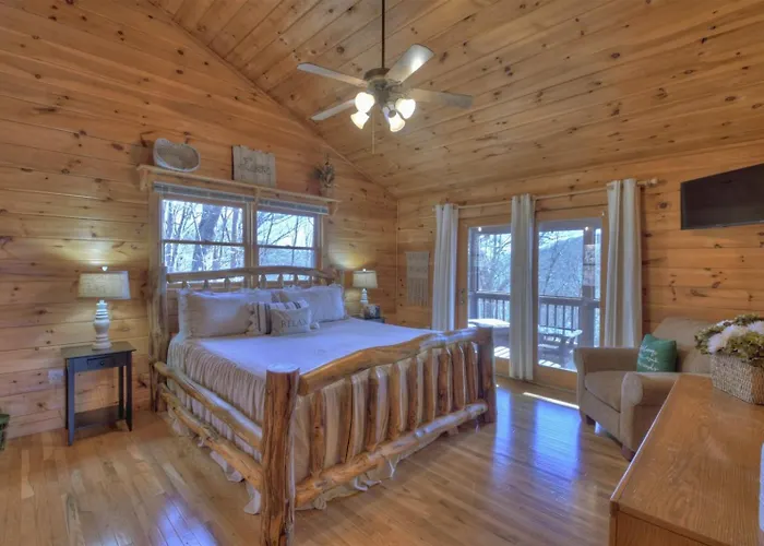 A Walk In The Clouds - Cherry Log, Ga - Take In Sweeping Mountain Views, Soak In The Hot Tub, Enjoy Game Nights In The Game Room